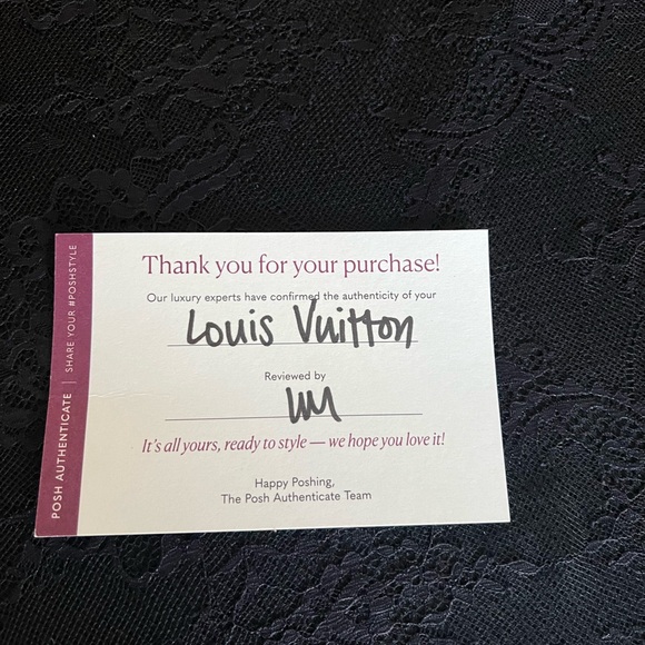 LV monogram tote have 2 small tear hardly noticeable - Picture 4 of 9